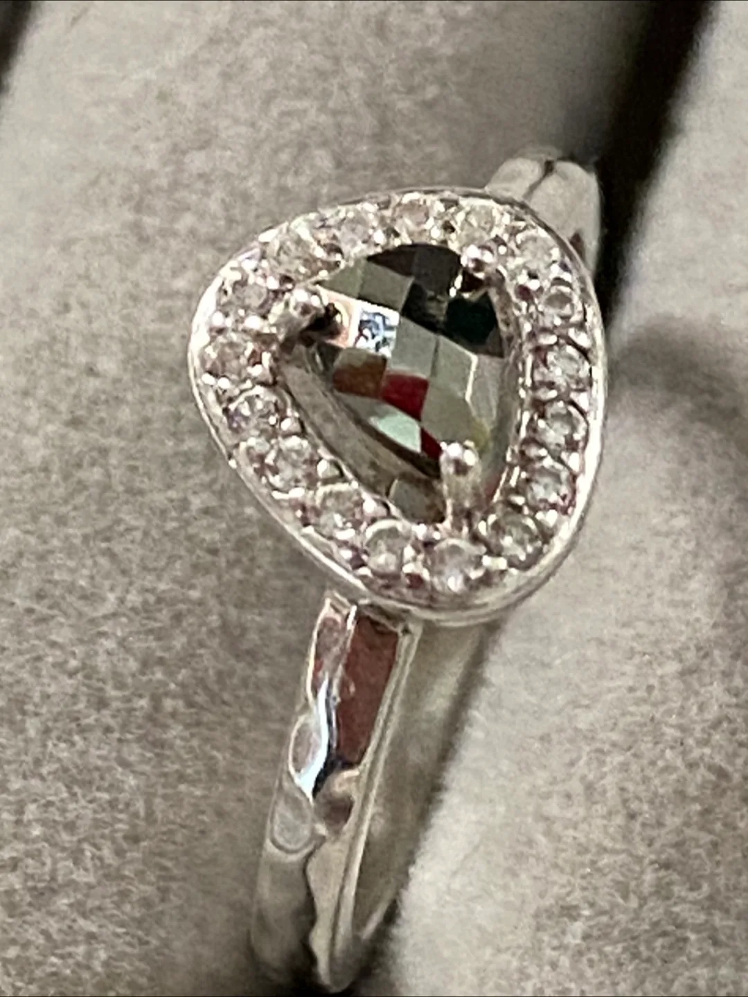 Vintage  Silpada Marcasite CZ Hammered Sterling Silver size 7 image indicator(6)