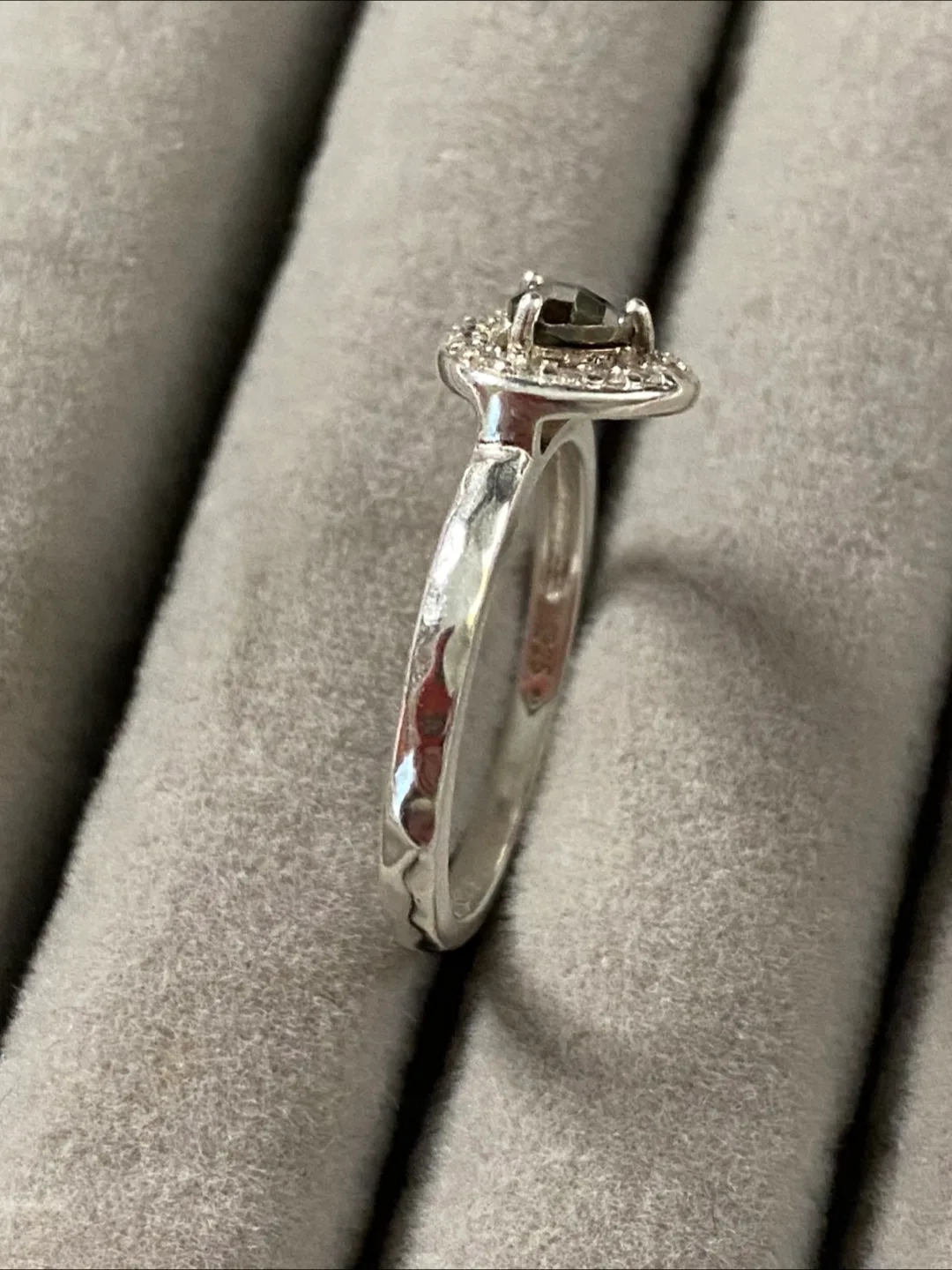 Vintage  Silpada Marcasite CZ Hammered Sterling Silver size 7 image indicator(3)