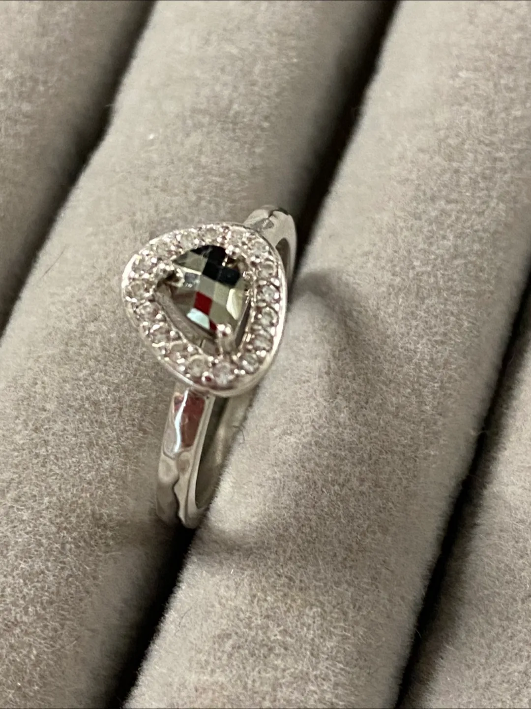 Vintage  Silpada Marcasite CZ Hammered Sterling Silver size 7 image indicator(4)