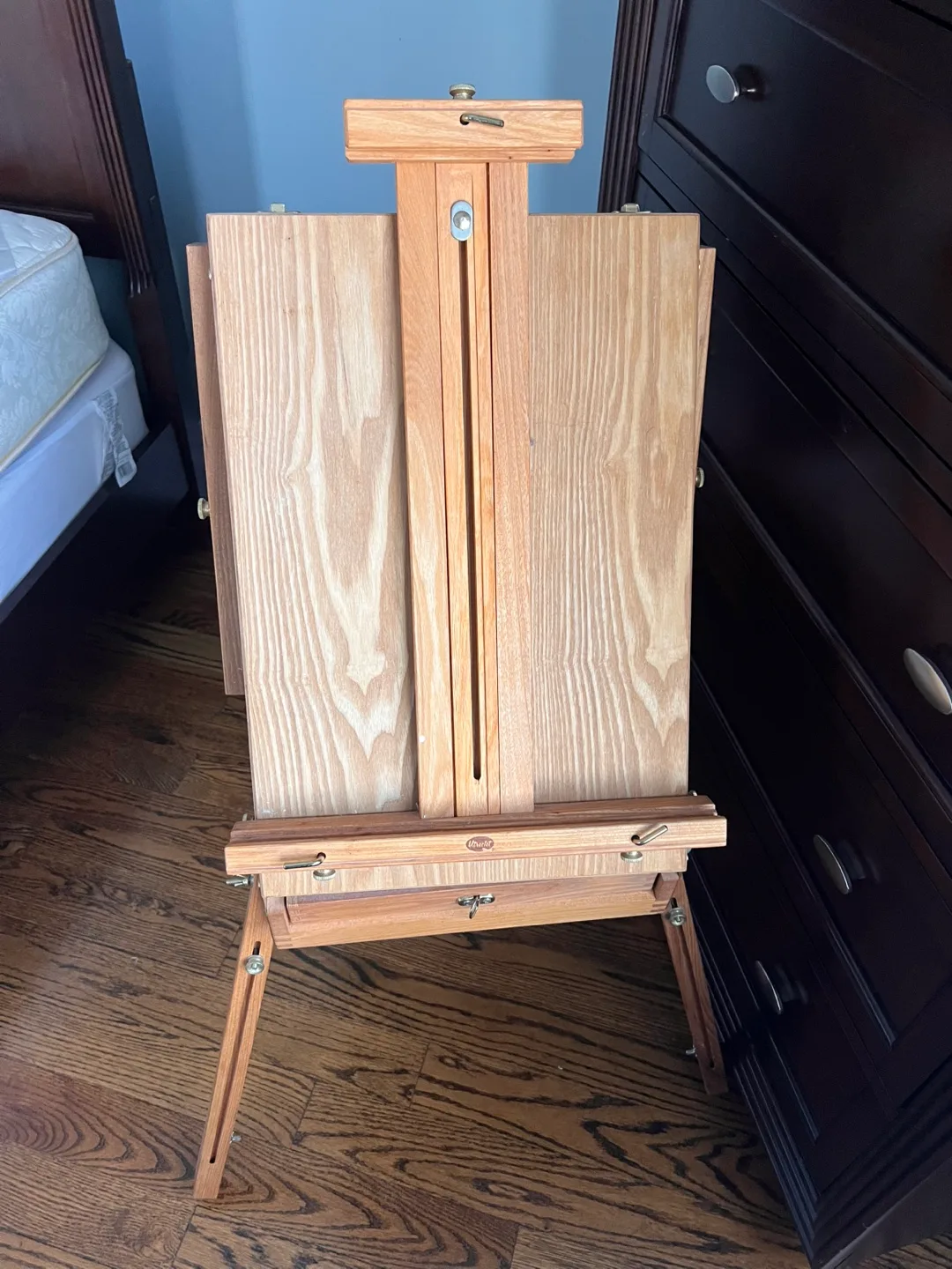 Utrecht Artists' Full Box French Easel image indicator(4)