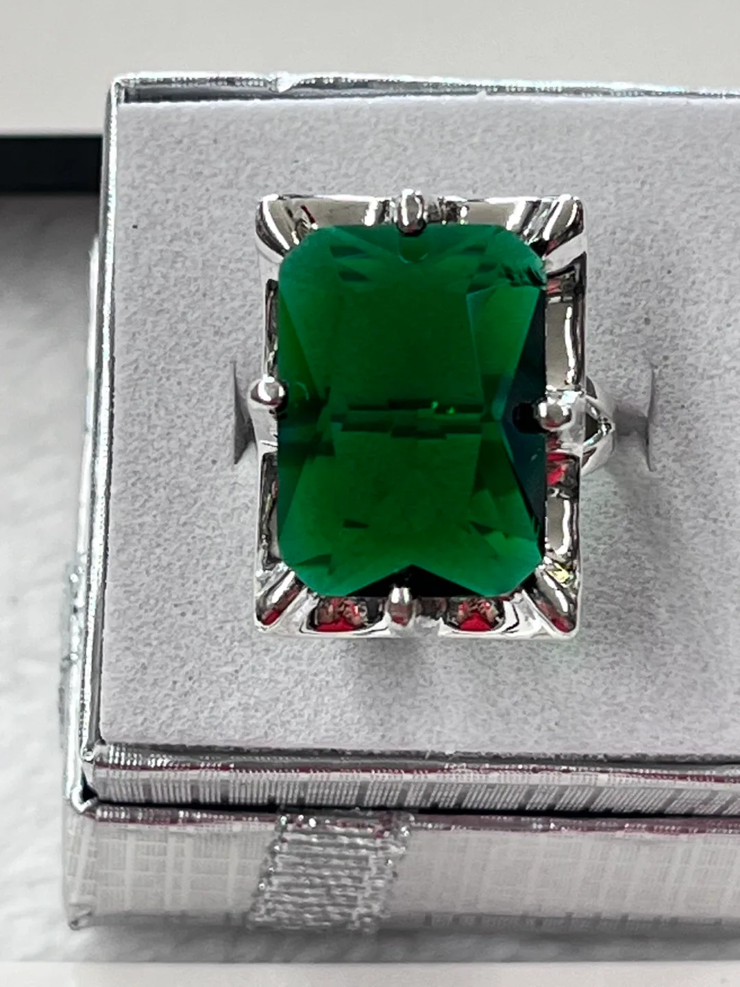 Emerald Cut Green Gemstone Ring image indicator(4)