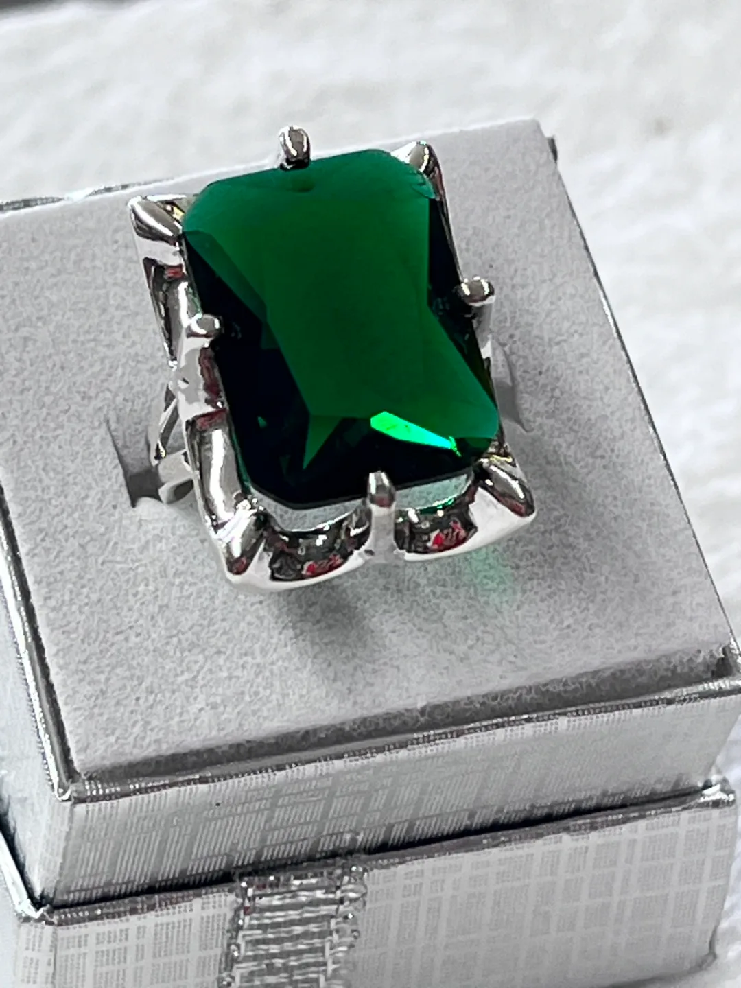 Emerald Cut Green Gemstone Ring image indicator(2)