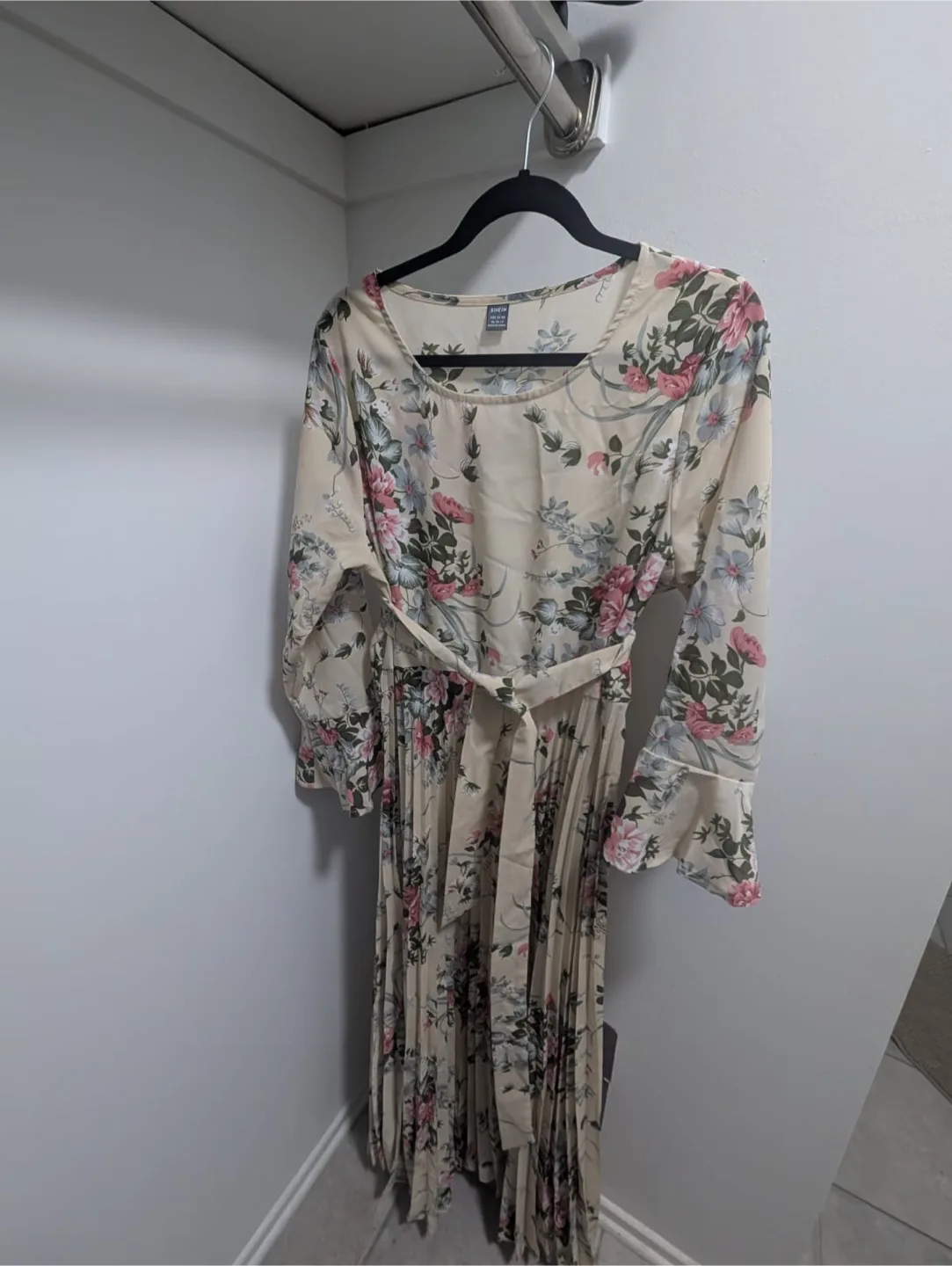 Shein Floral Dress - Size XL thumbnail