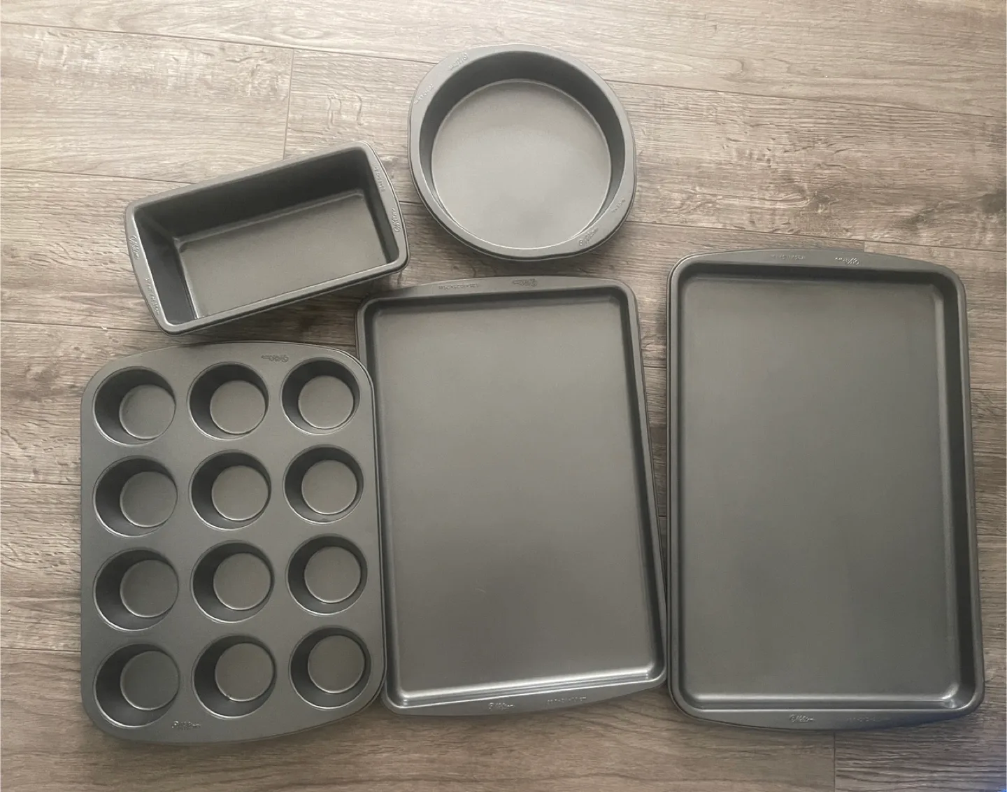 Wilton Baking Pans Set thumbnail