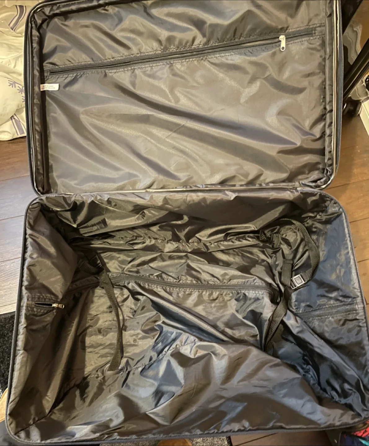 Hawaiian Floral Patterned Suitcase with carry on matching bag image indicator(2)