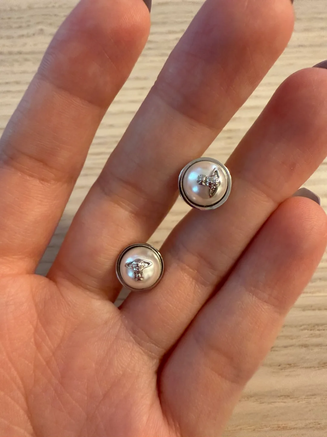 Vivienne Westwood Olga Platinum/Pearl Earrings thumbnail