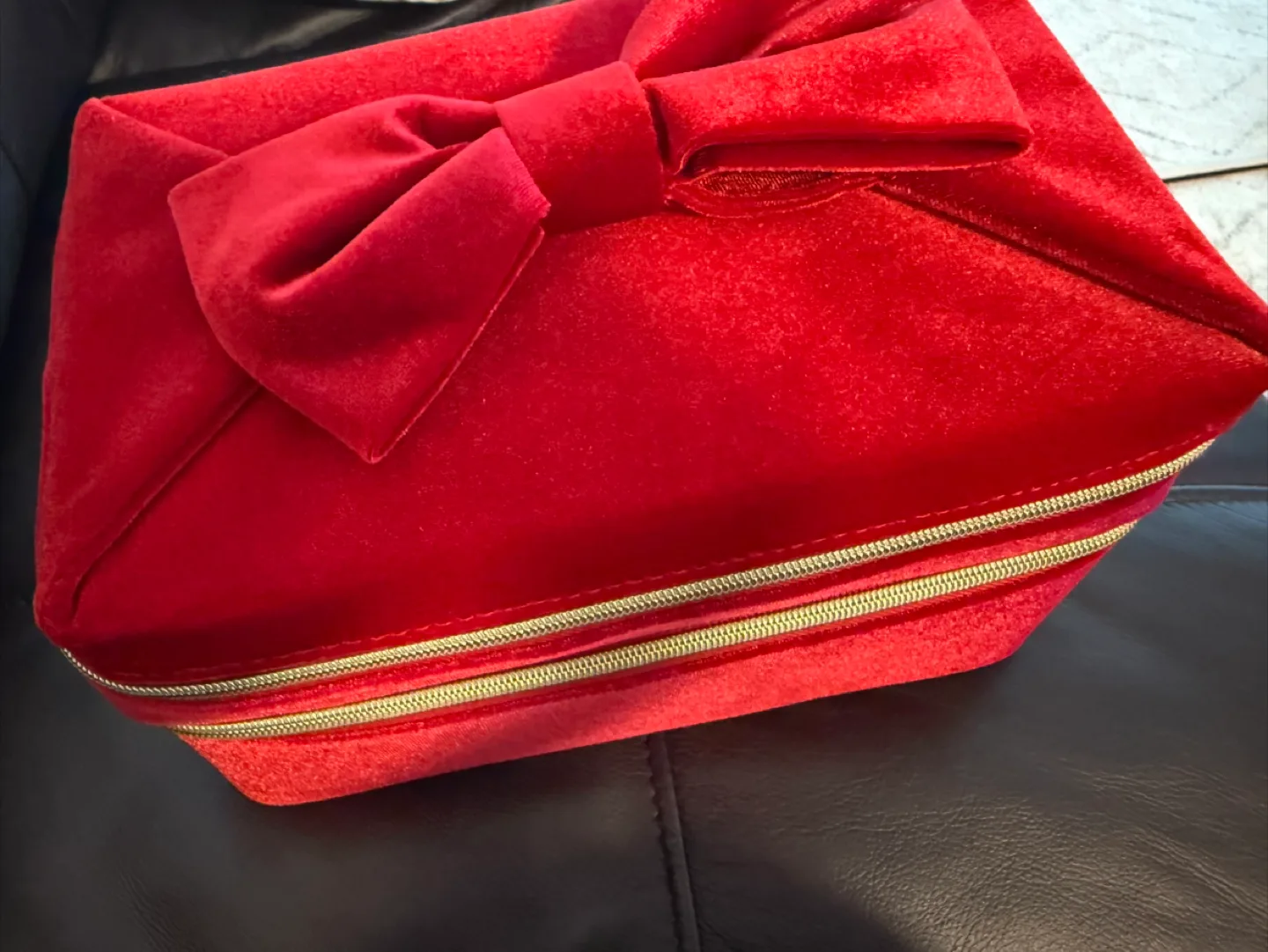 Estee laudee Red Velvet Makeup/Cosmetic Bag thumbnail