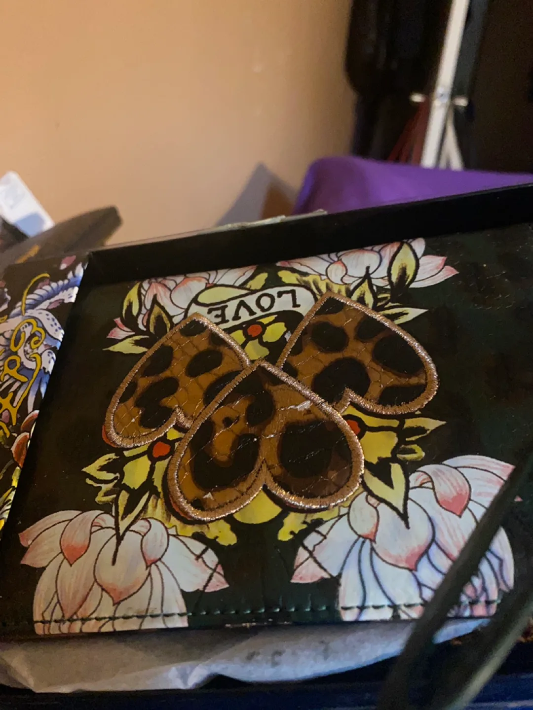 Ed Hardy Leopard Heart Wallet image indicator(2)