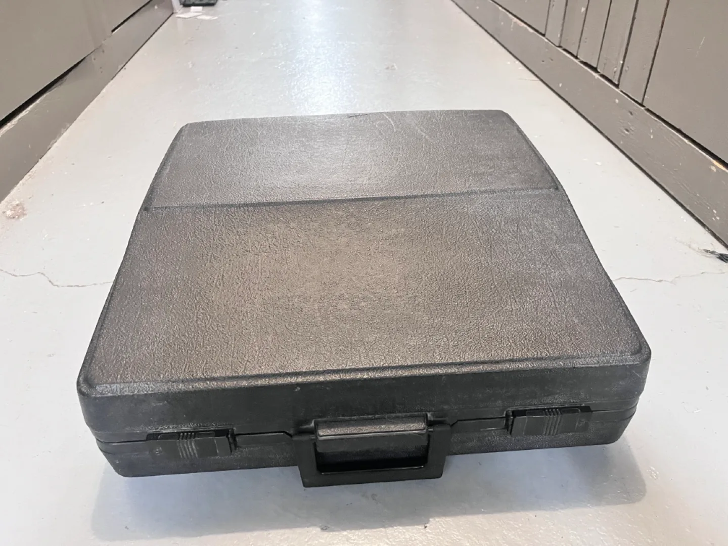 Electric Typewriter Sears SCHOLAR Model 161.53970 thumbnail