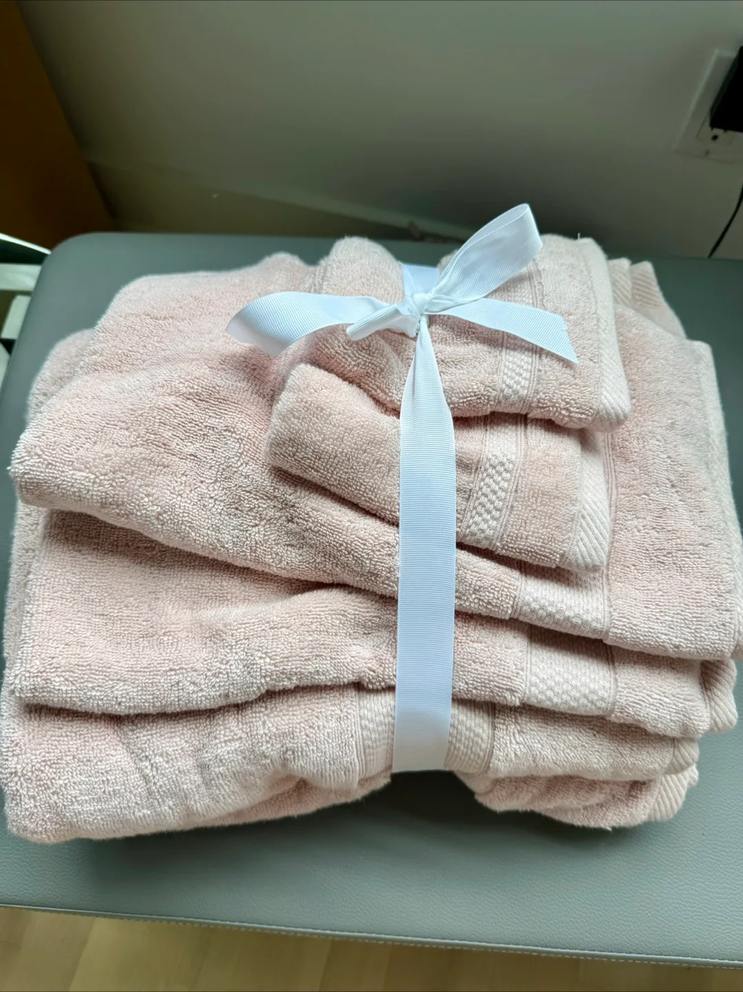 Brand NEW Pale Pink Towel Set = 6 towels for $20! thumbnail