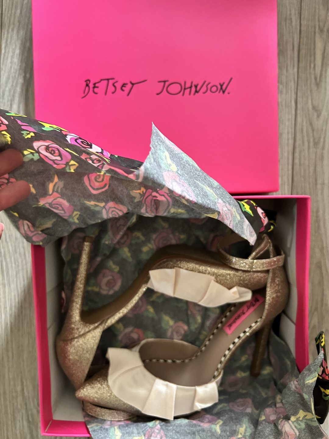 NEW Betsey Johnson Portia Pumps Champagne Glitter size 8