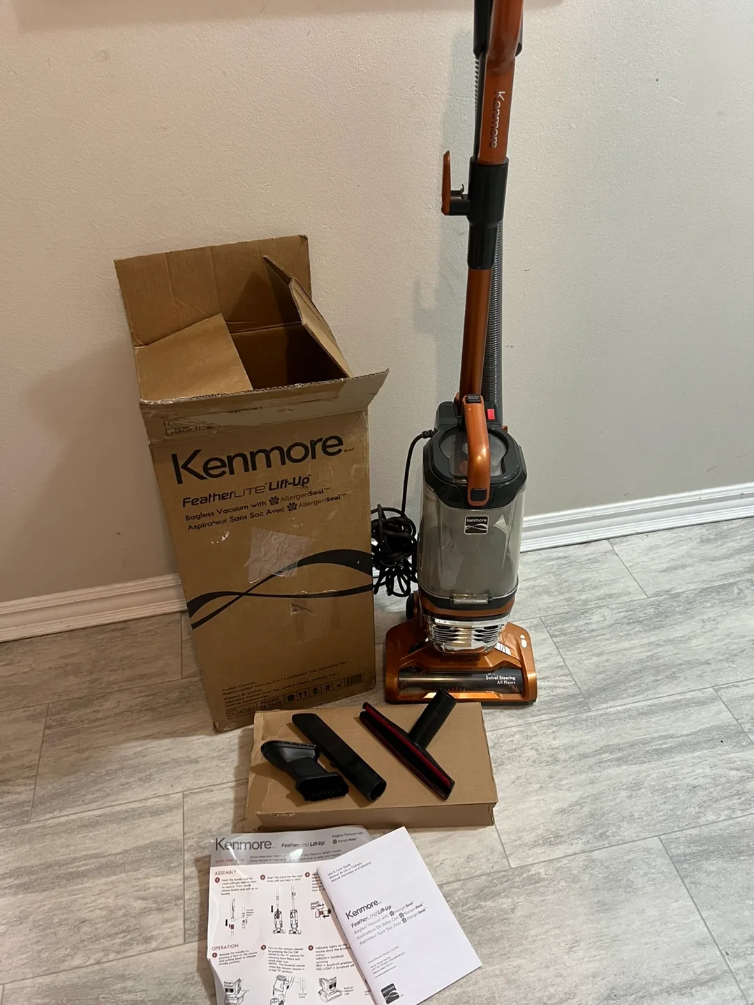 LIKE NEW Kenmore Lightweight Bagless Upright Vacuum image indicator(3)