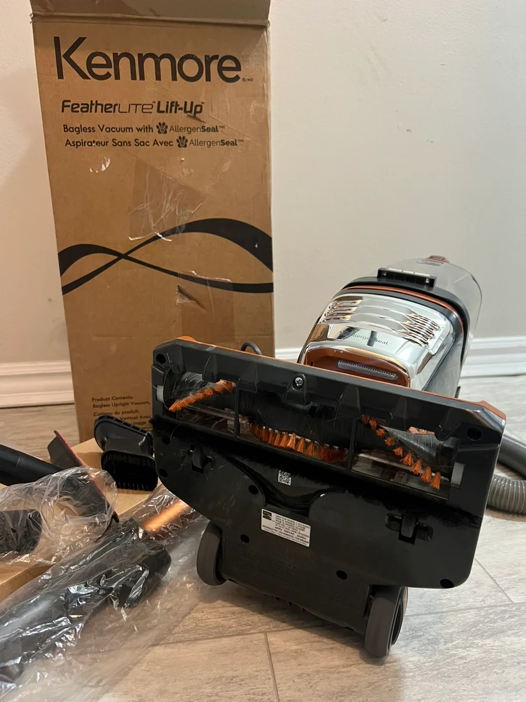 LIKE NEW Kenmore Lightweight Bagless Upright Vacuum image indicator(5)