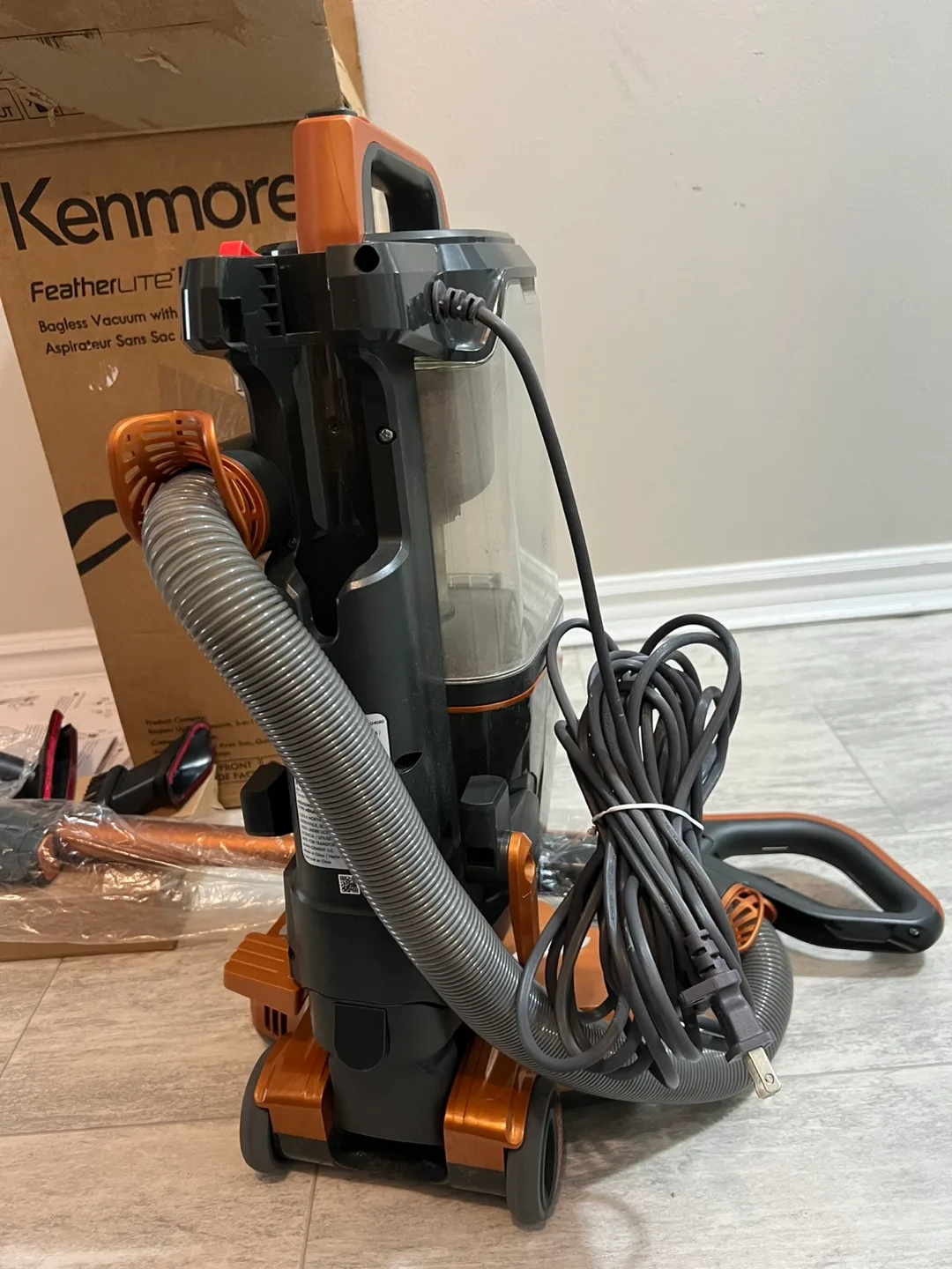 LIKE NEW Kenmore Lightweight Bagless Upright Vacuum image indicator(7)