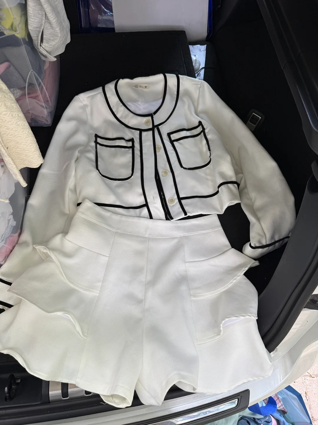 White Two-Piece Set image indicator(2)