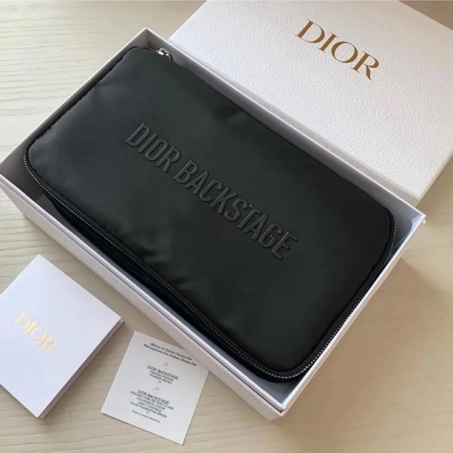 Dior Beauty Backstage Makeup Brushes and Cosmetic Bag Gift Set image indicator(2)