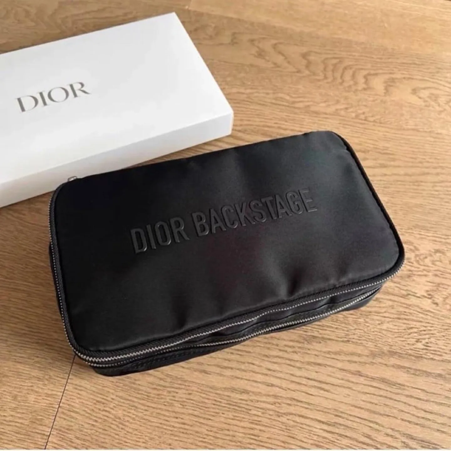 Dior Beauty Backstage Makeup Brushes and Cosmetic Bag Gift Set image indicator(3)