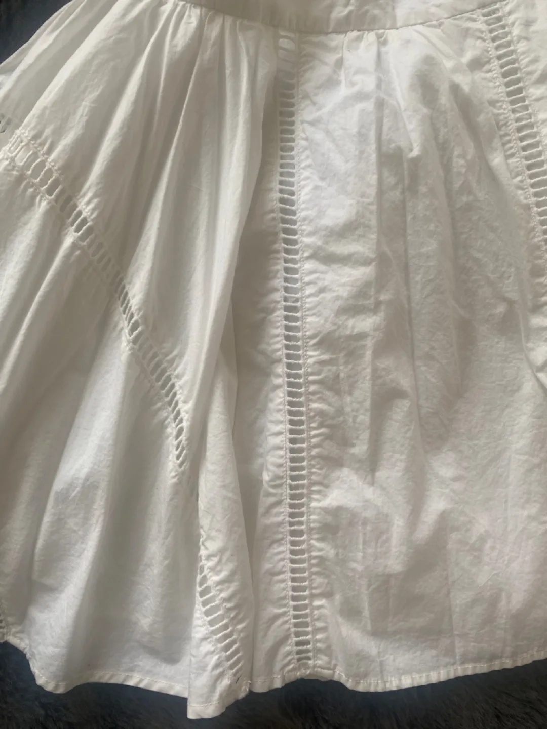 White Skirt image indicator(2)