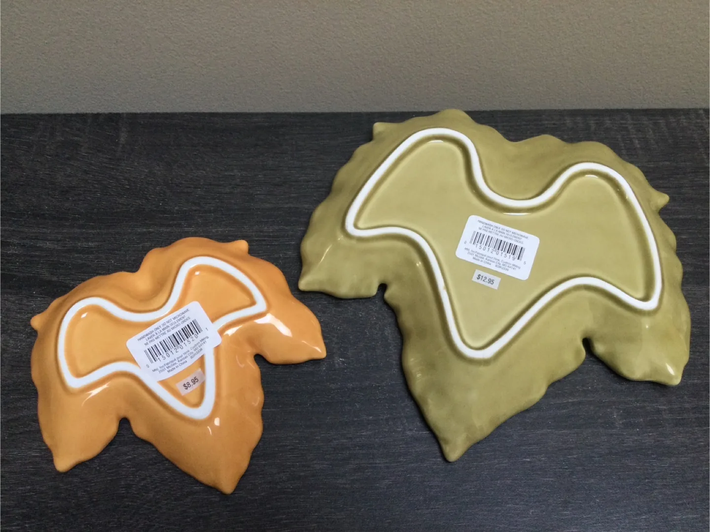 $15all~Hallmark Leaf Shaped Dishes & Salt/Pepper Shakers image indicator(2)