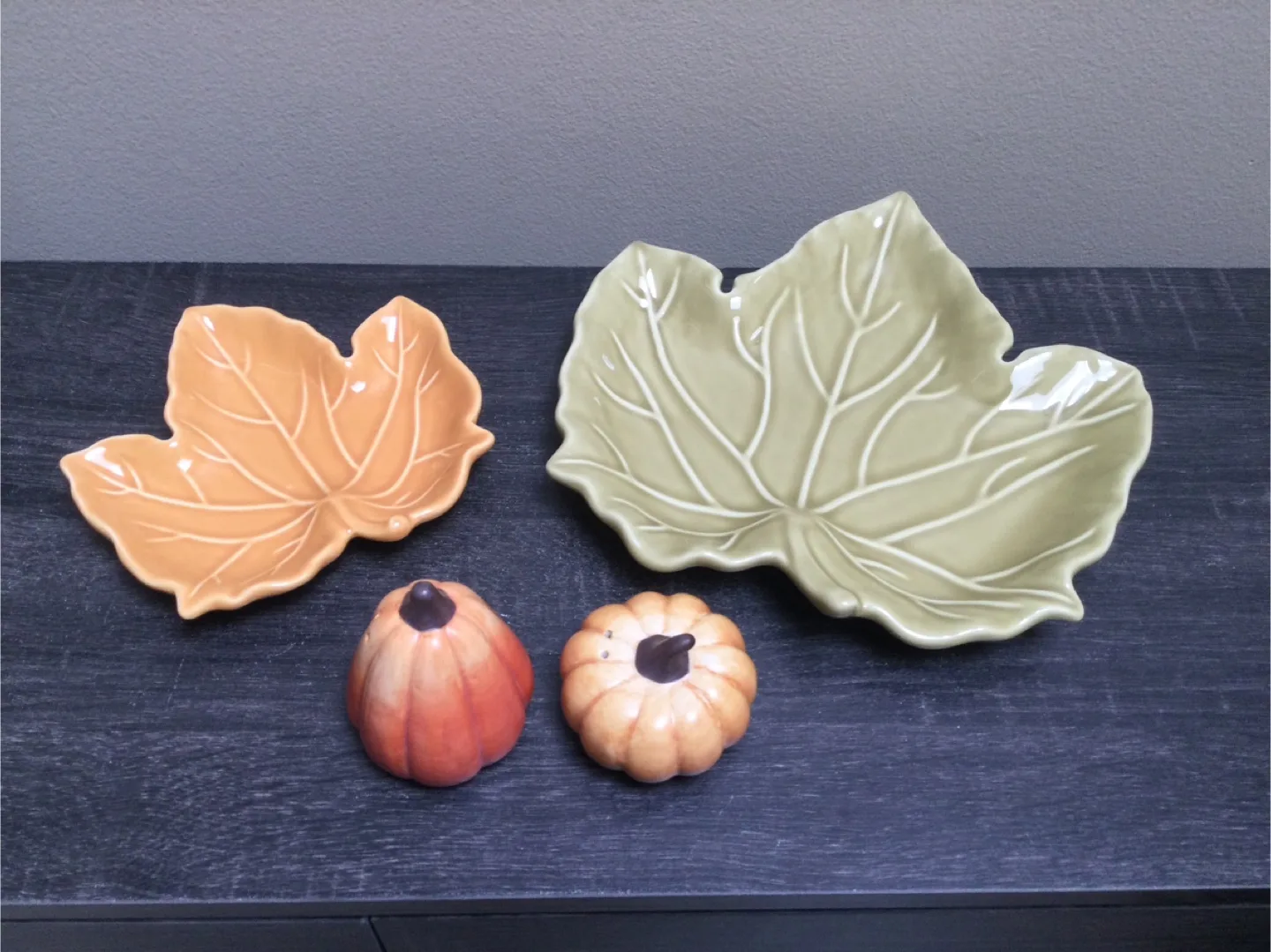 🇨🇦$15all~Hallmark Leaf Shaped Dishes & Salt/Pepper Shakers thumbnail