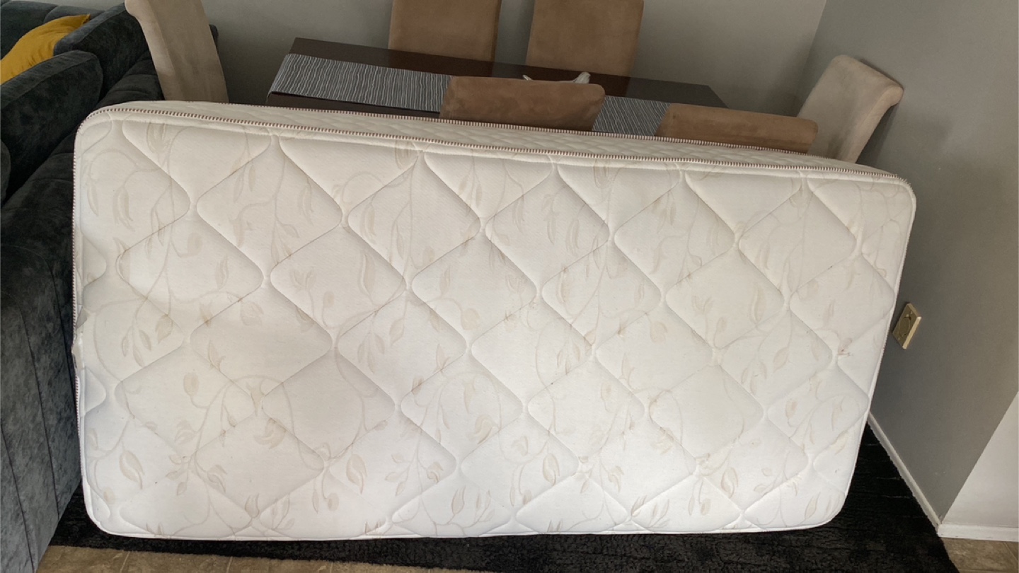Single bed and mattress - photo 2
