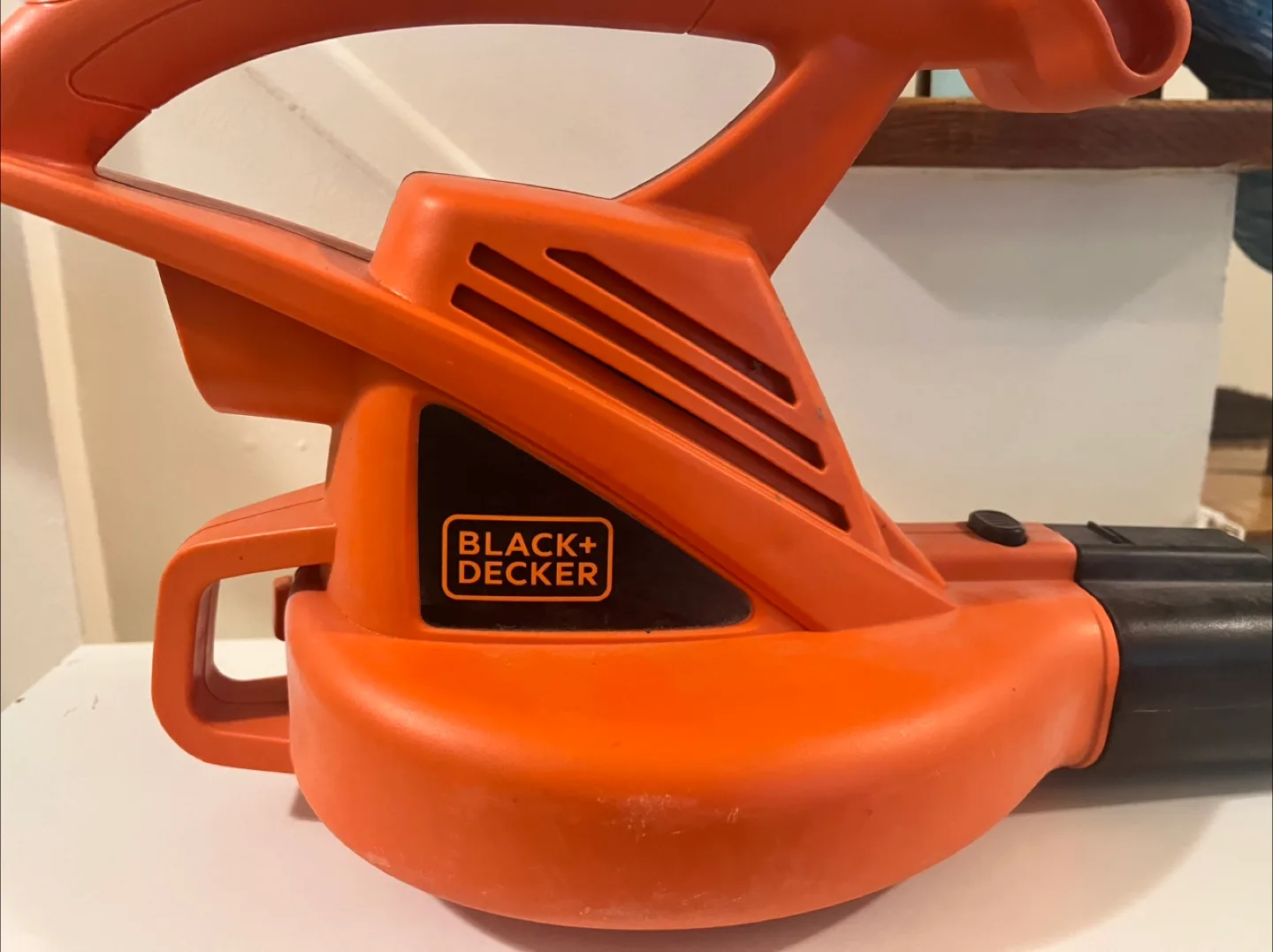Black+Decker Cordless Sweeper/Leaf Blower thumbnail