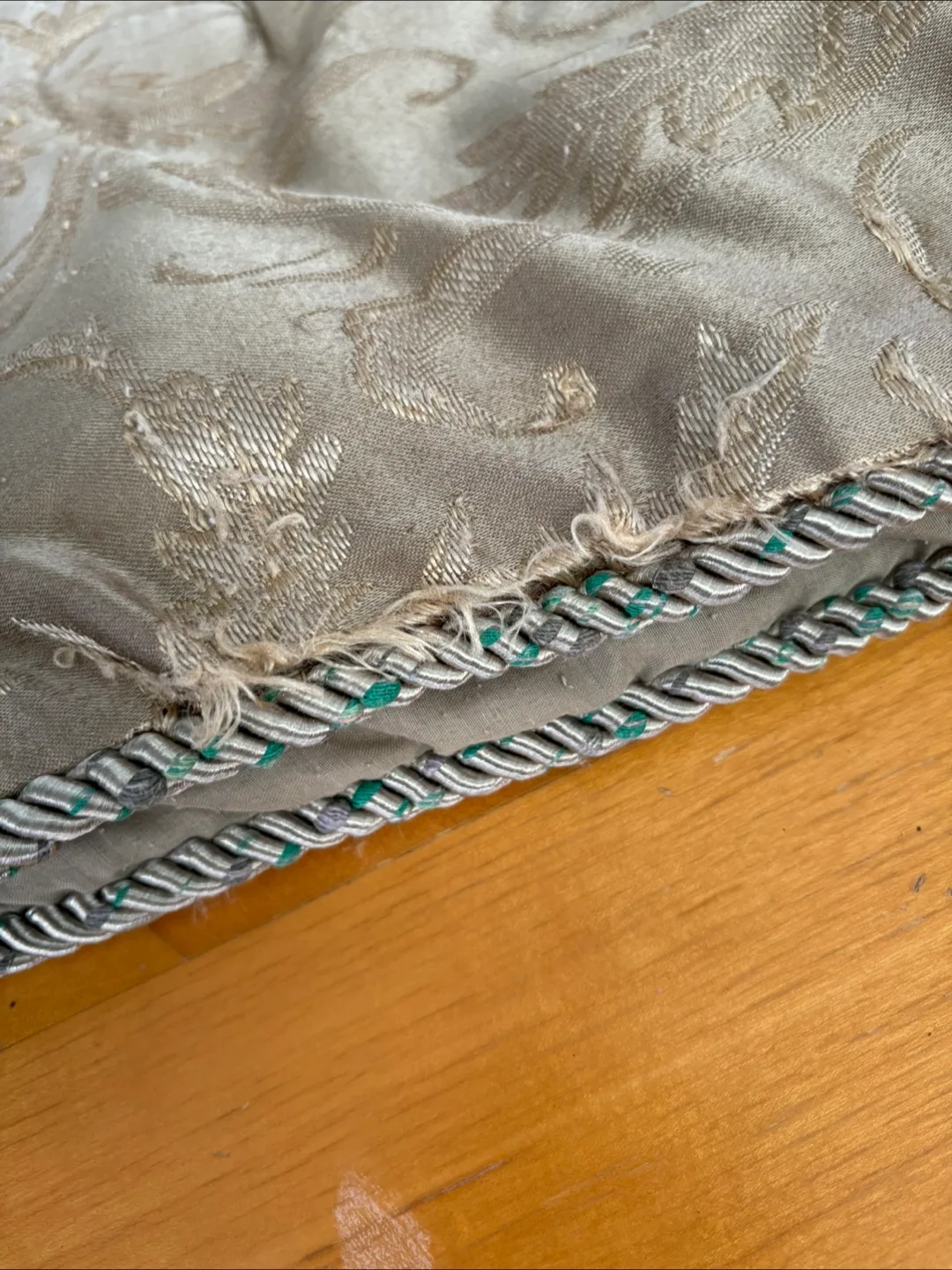 🇨🇦Decorative bed cover - Beige/Gold image indicator(2)