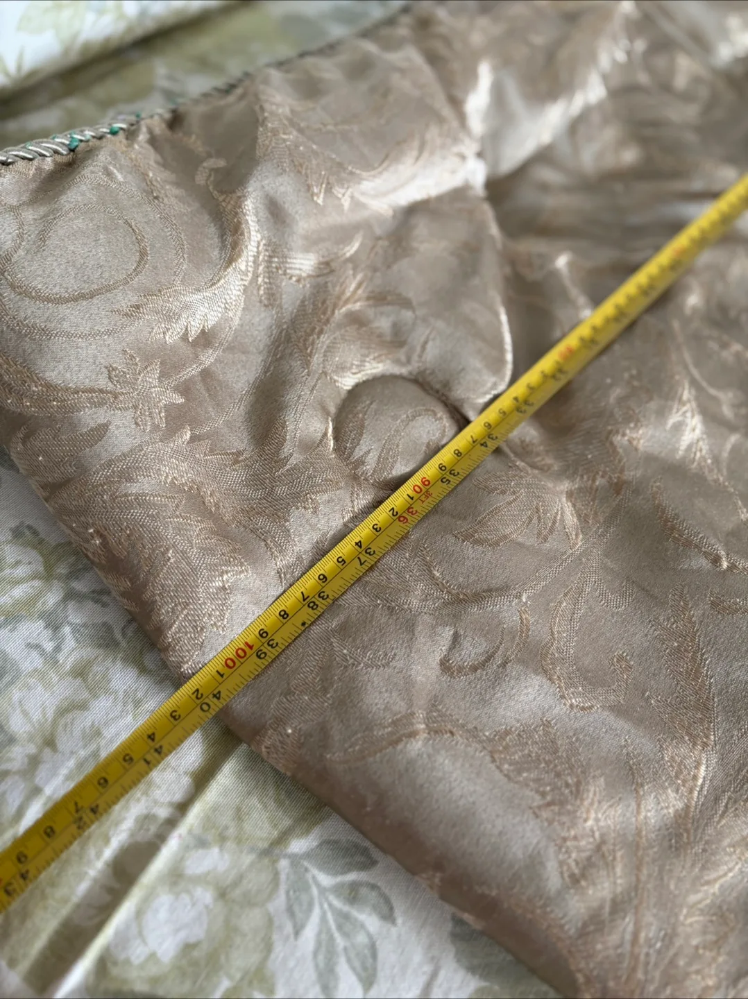 🇨🇦Decorative bed cover - Beige/Gold image indicator(3)