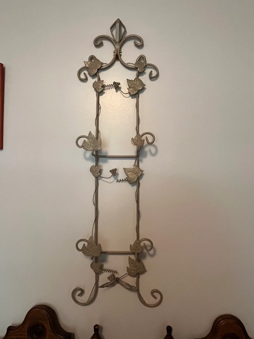 Decorative Metal Plate Rack thumbnail