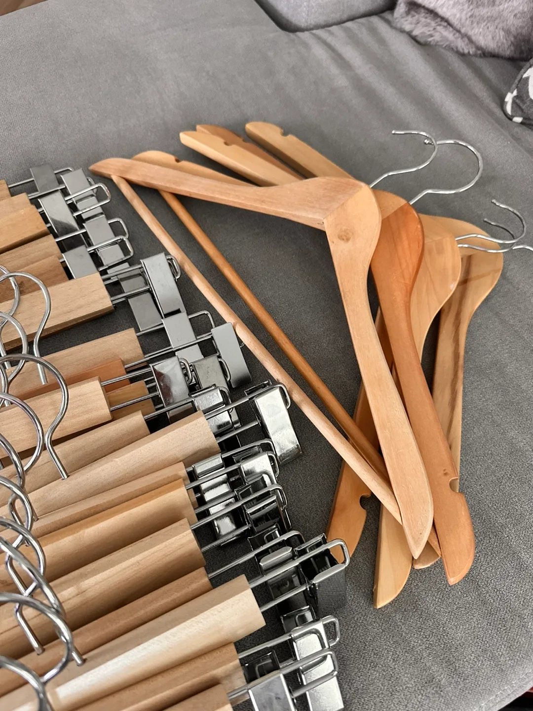 25 Wooden Clothes Hangers image indicator(3)