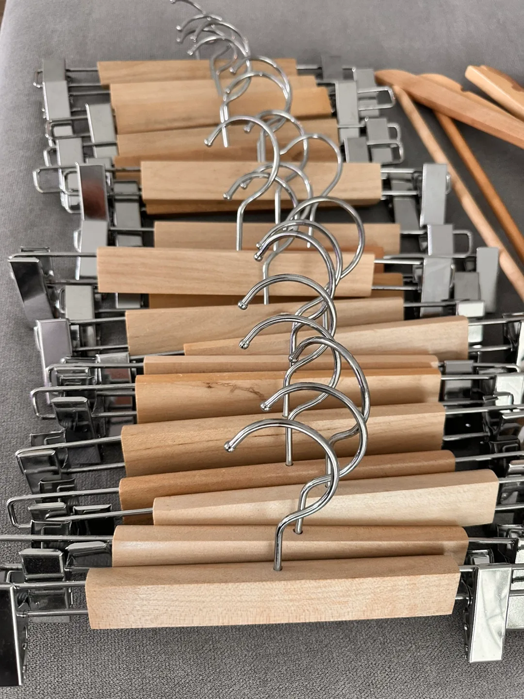 25 Wooden Clothes Hangers image indicator(2)