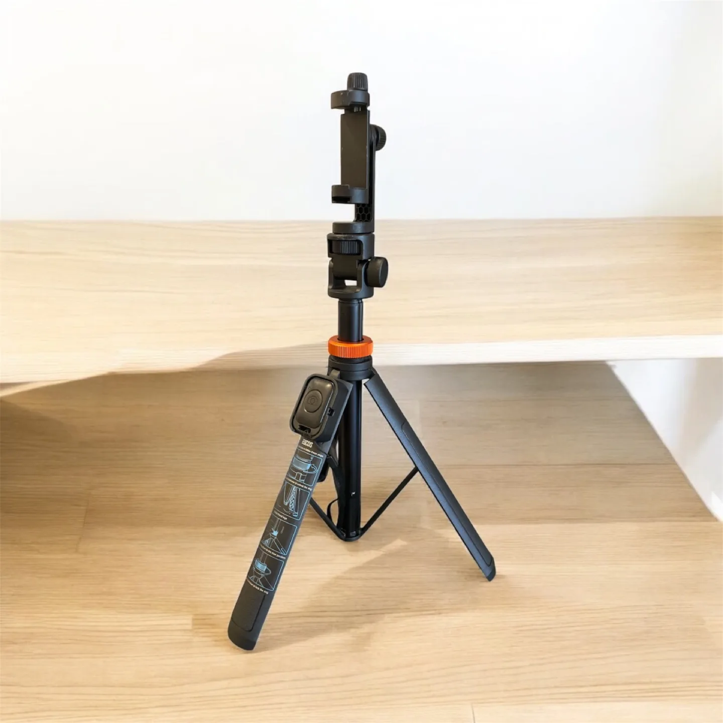 🇨🇦🍁 New Eucos Bluetooth Selfie Stick Tripod with carrying bag thumbnail