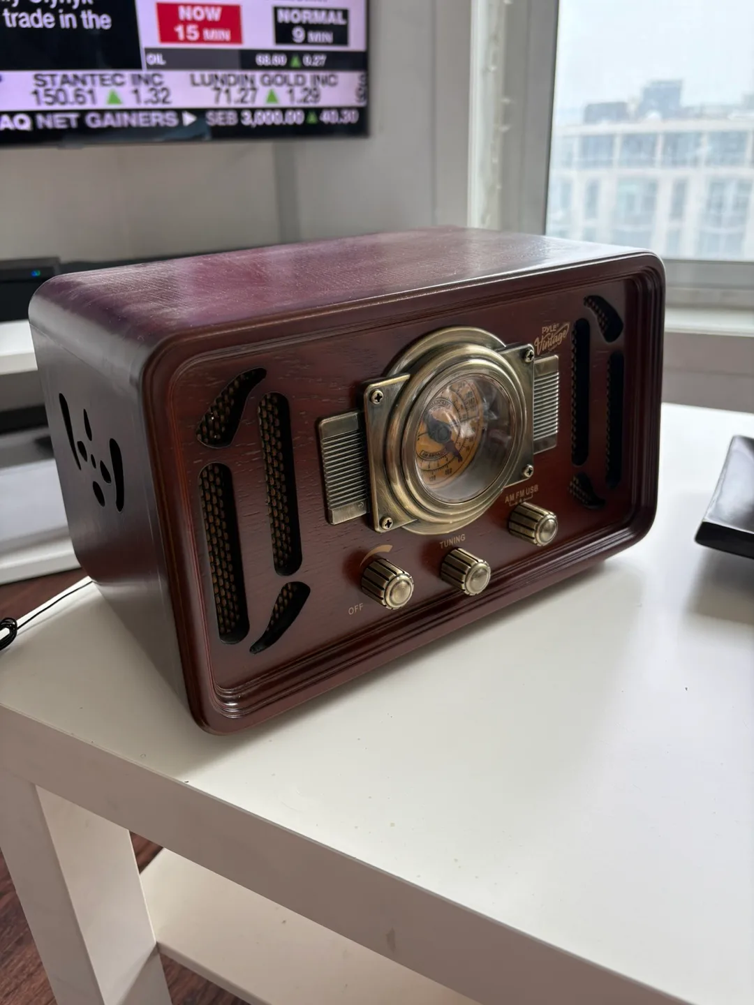 Pyle Vintage Series Speaker (with radio and Bluetooth) thumbnail