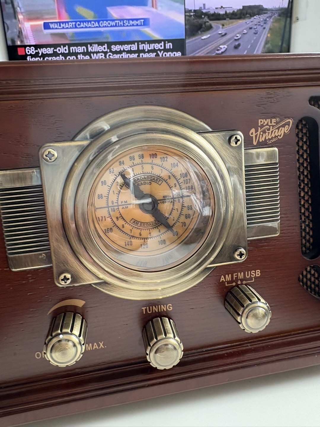 Pyle Vintage Series Speaker (with radio and Bluetooth) - photo 4