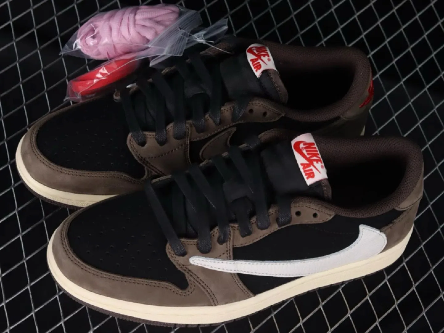 Nike Air Jordan 1 Low Travis Scott image indicator(3)