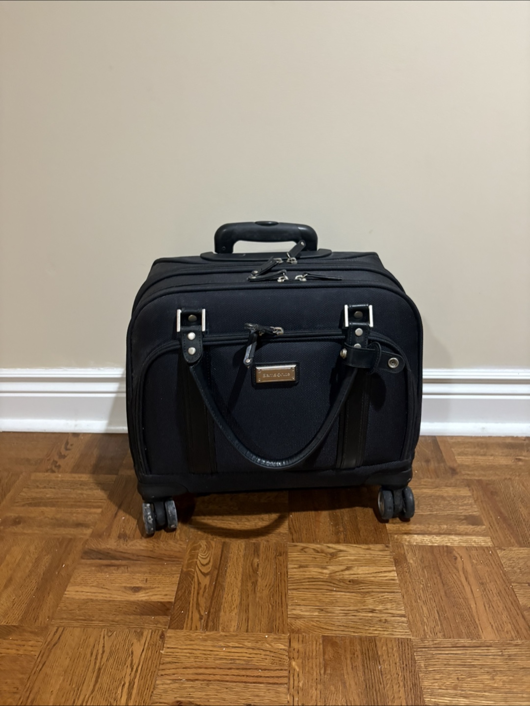 Samsonite Rolling luggage - Black
