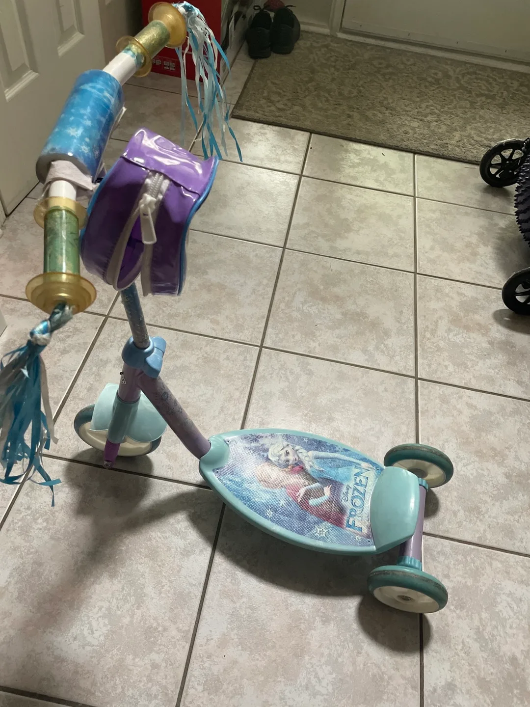 Disney Frozen Scooter thumbnail