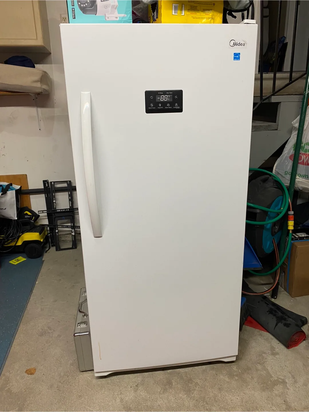 Midea White Upright Freezer thumbnail