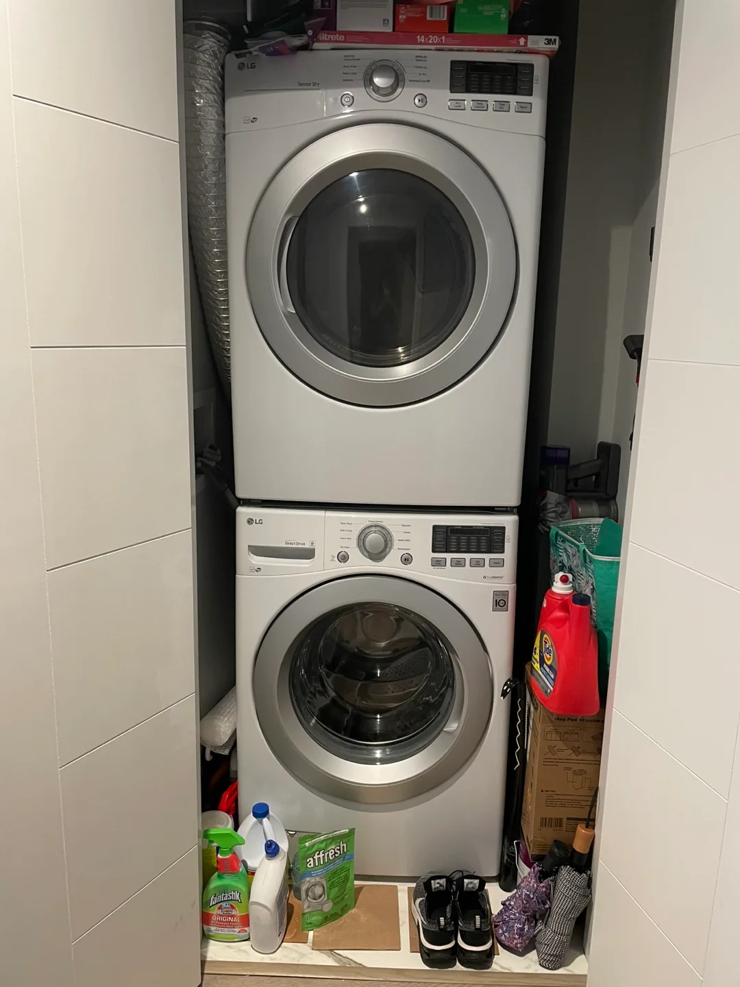 LG Washer & Dryer Stackable Set thumbnail