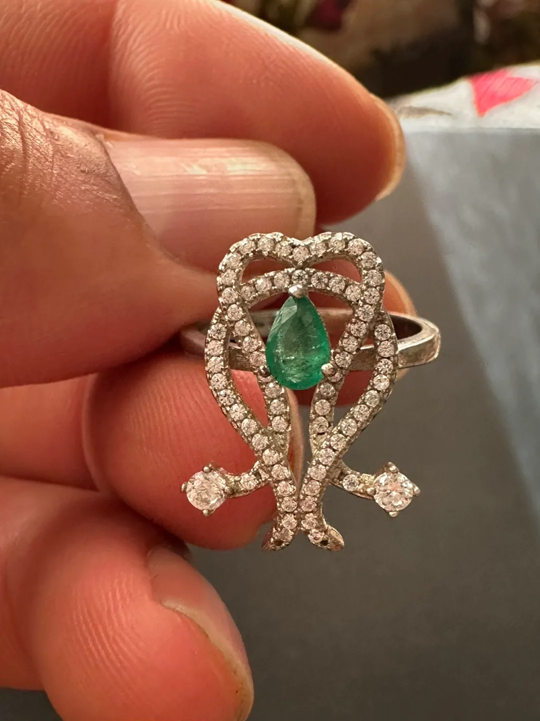 Emerald and zirconia Ring in sterling silver image indicator(3)