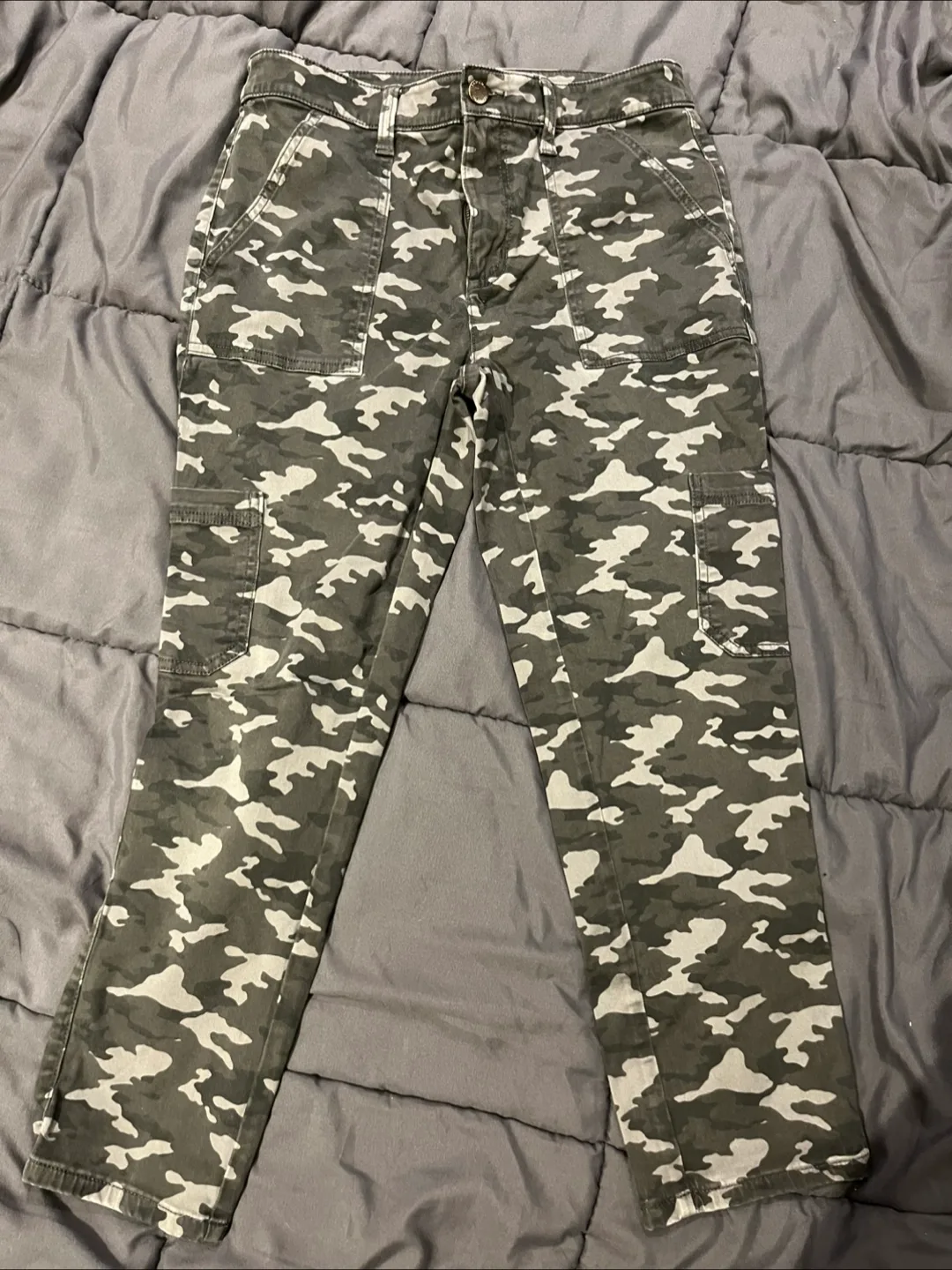 Banana Republic Camo Pants - Size 8 Petite thumbnail