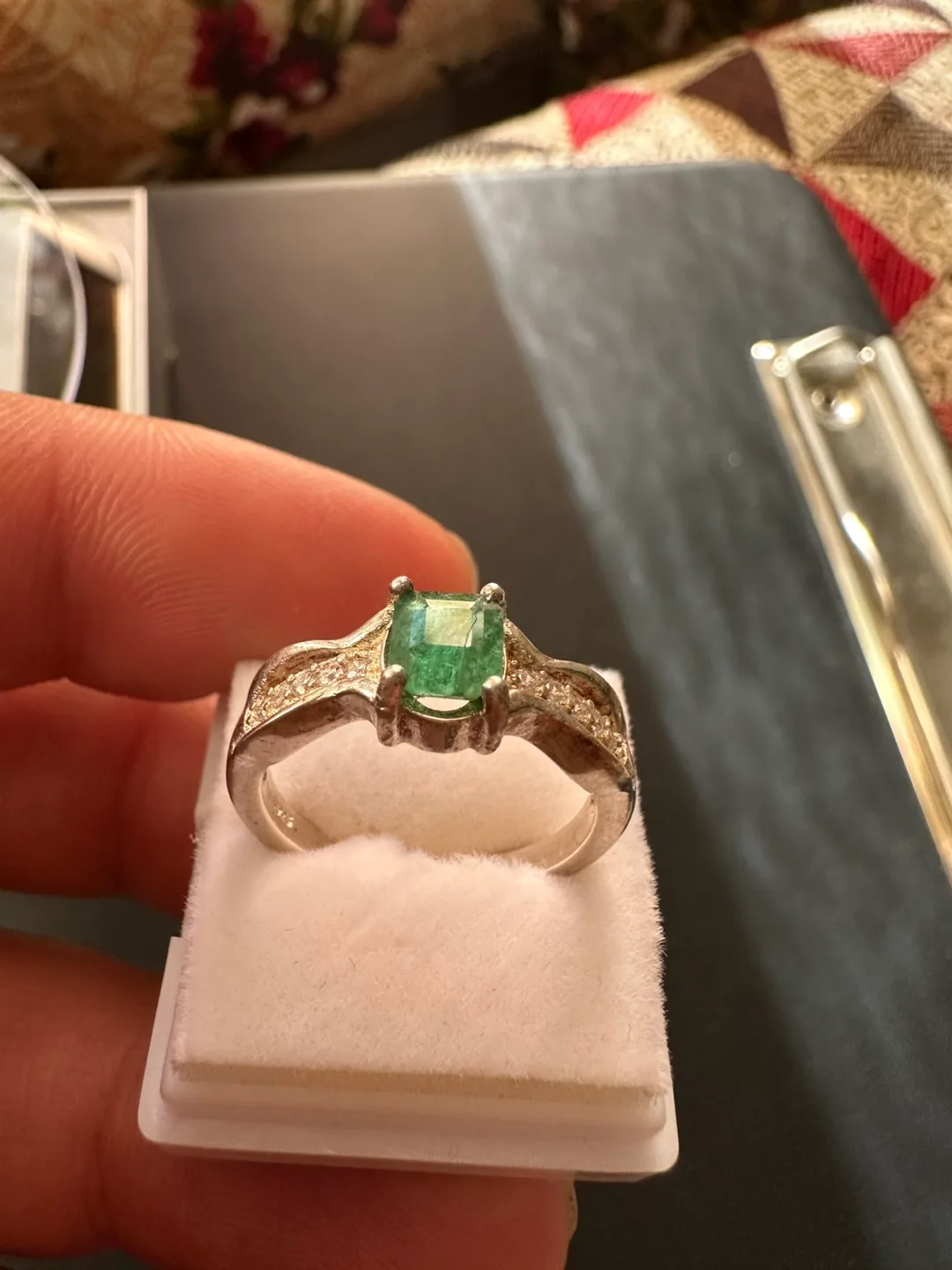 Emerald and zirconia Ring in sterling silver image indicator(2)