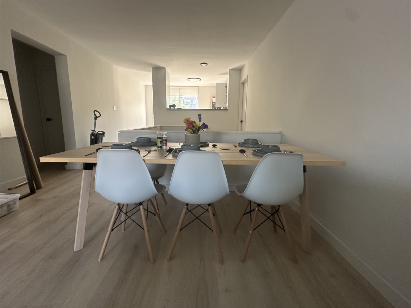 Modern Dining Table PICKUP ASAP!! - photo 2