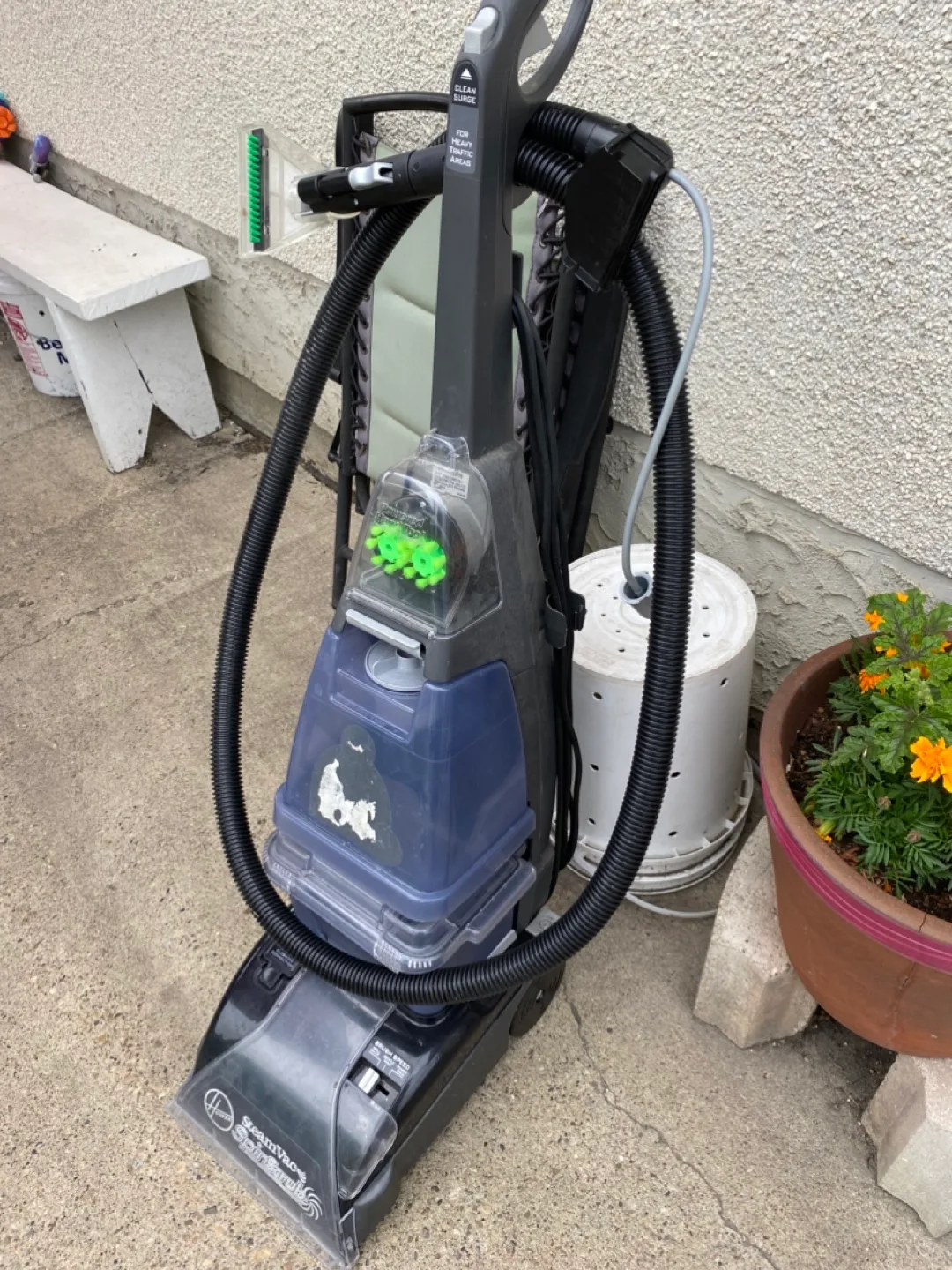 Hoover SteamVac SpinScrub Carpet Cleaner image indicator(2)