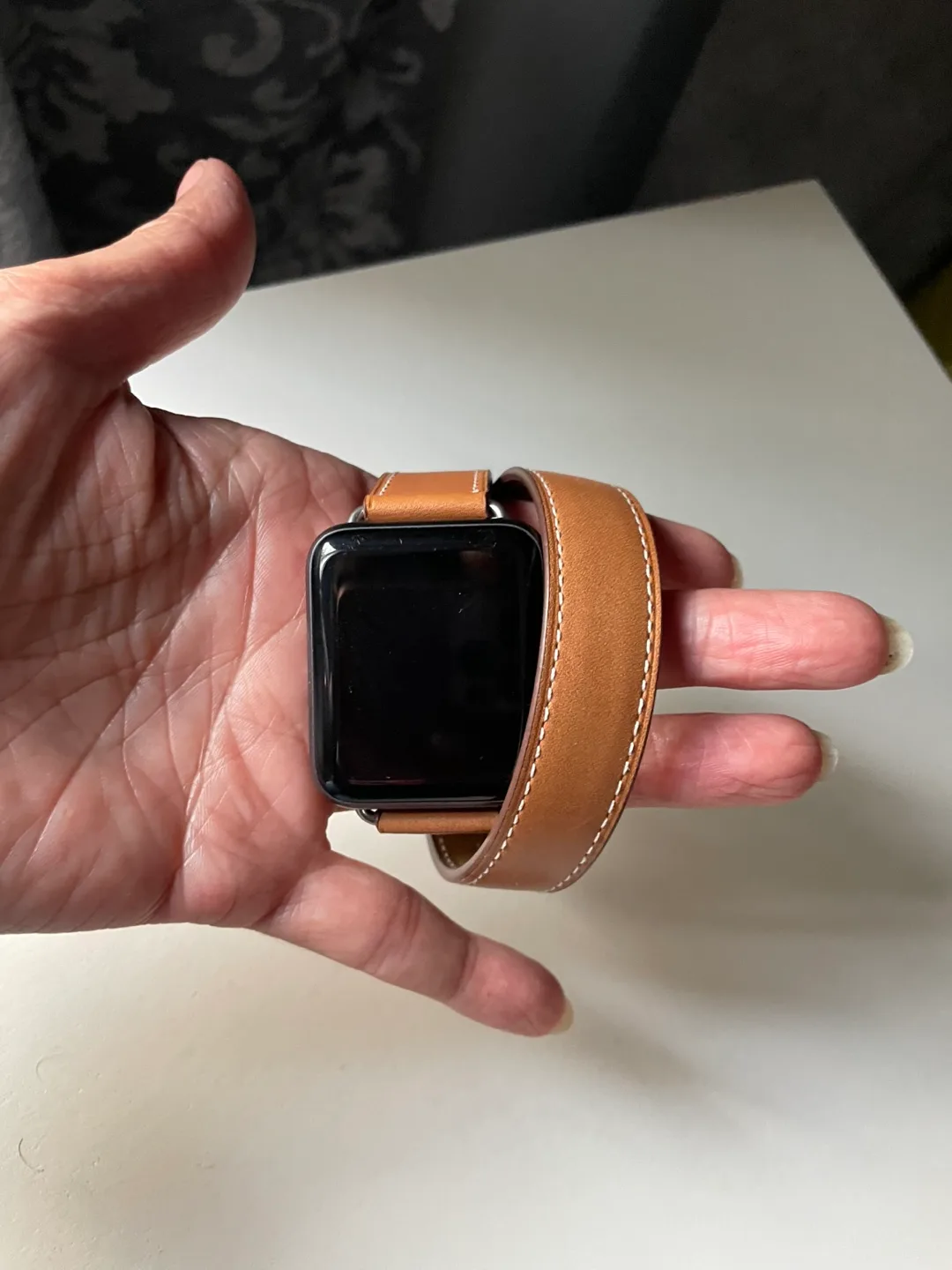 Apple Watch Tan Leather Double Tour Band image indicator(3)