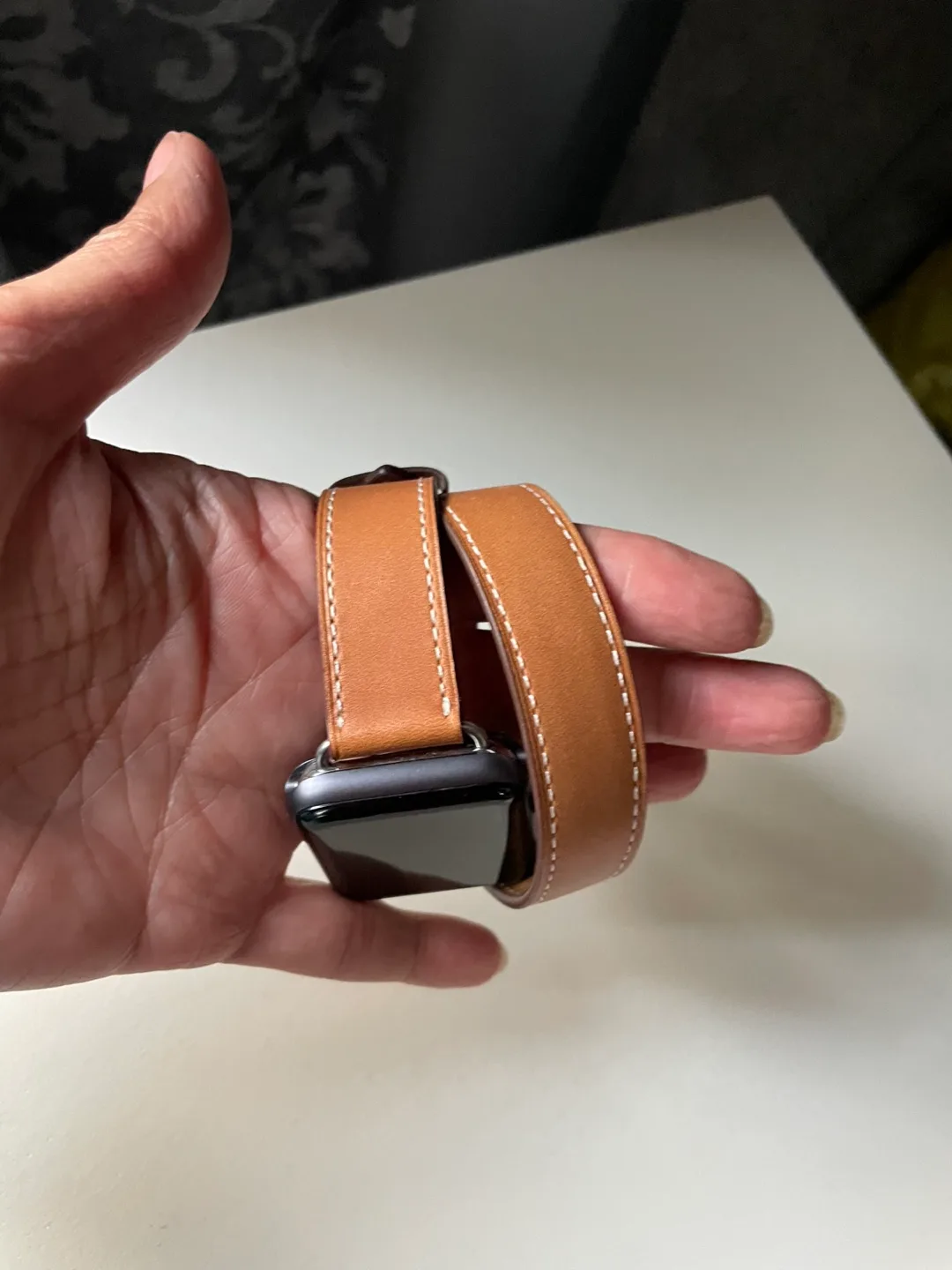 Apple Watch Tan Leather Double Tour Band image indicator(4)