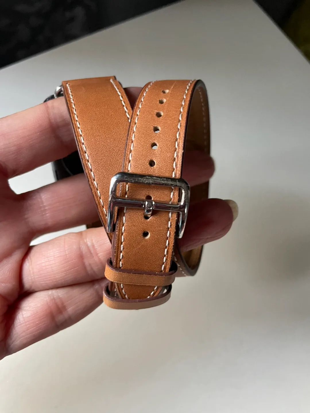Apple Watch Tan Leather Double Tour Band image indicator(2)