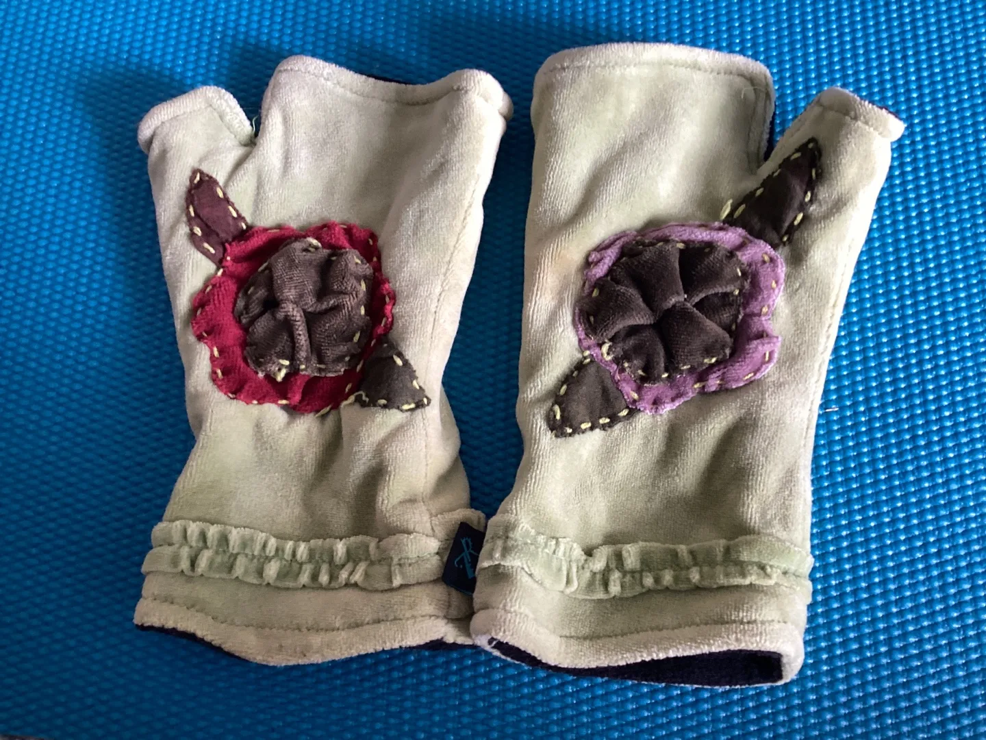 Fingerless Gloves with Floral Design thumbnail
