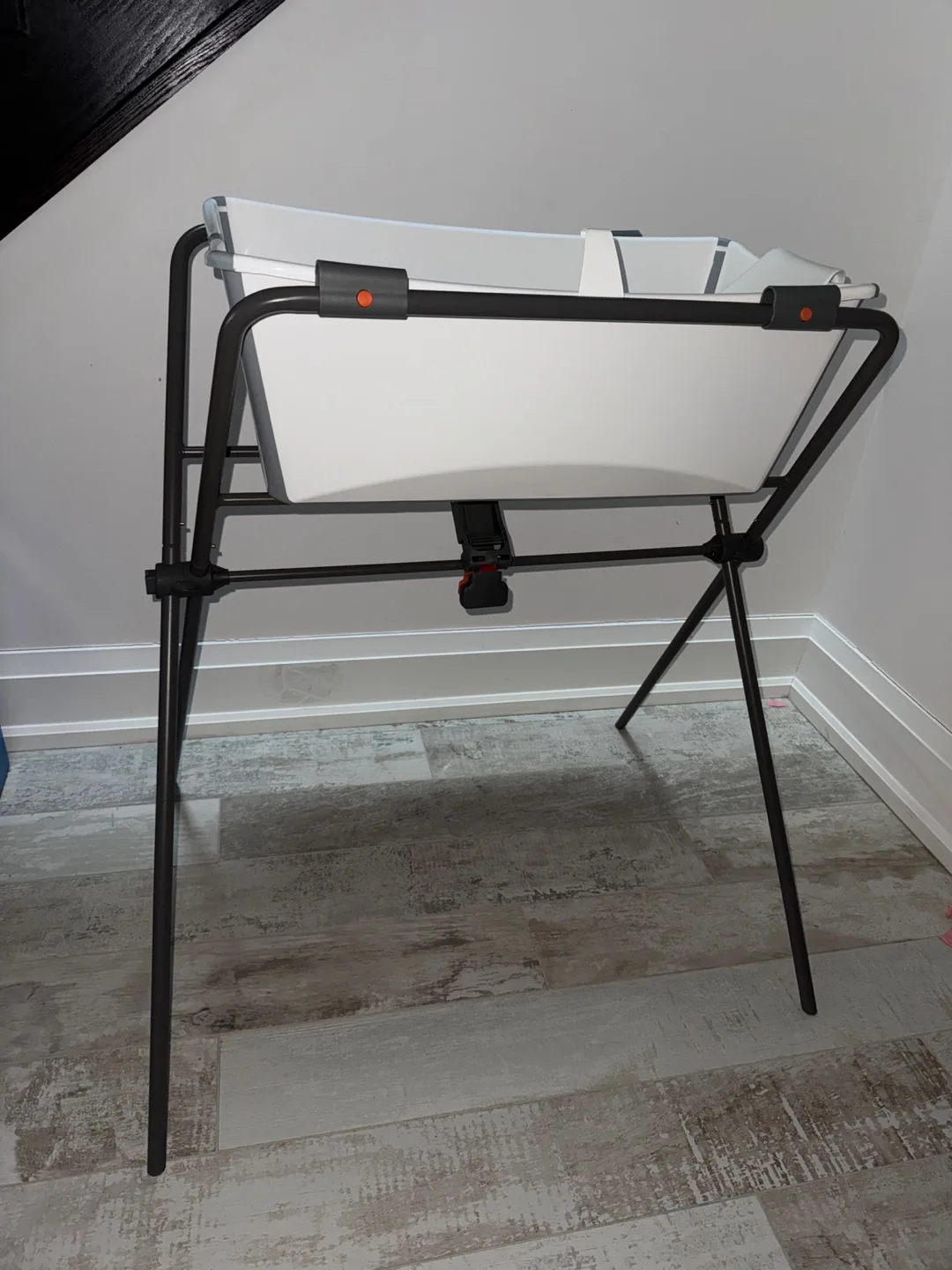 Stokke White Baby Bathtub with Stand plus newborn insert thumbnail