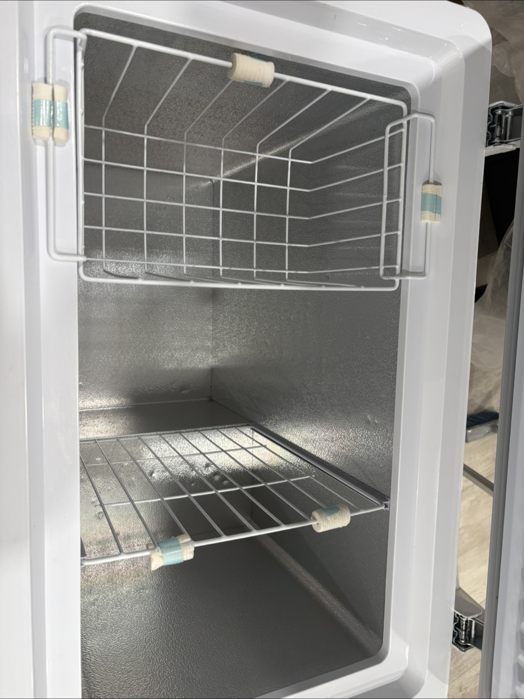 Danby Chest Freezer 5.1 cu ft - photo 2